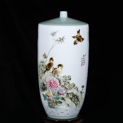 鄢珍《东风含笑》江西省工艺美术师景德镇粉彩瓷瓶