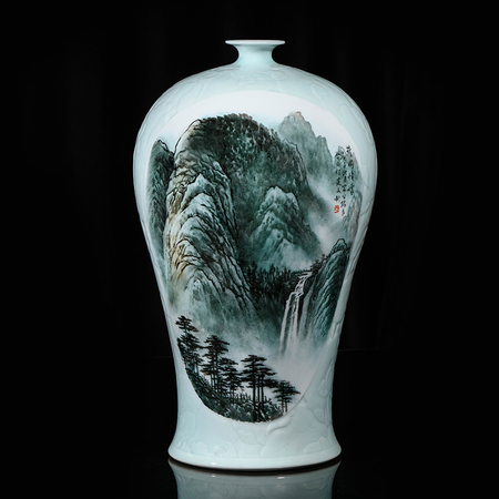 《大美中华》影青雕刻双面开窗山水纹梅瓶
