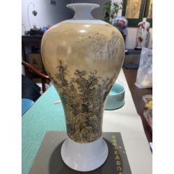 万芳《祥云飞度》景德镇市高级工艺美术师墨彩瓷瓶